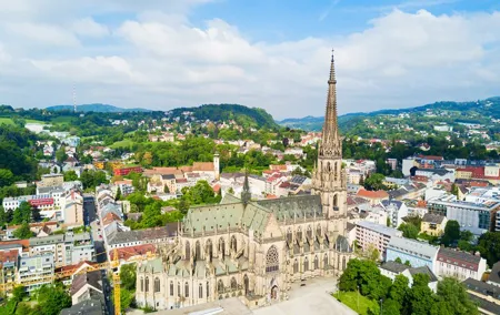 Linz: Churches & Old Town Private Guided Tour