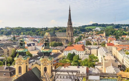 Private Shore Tour: Cultural & Culinary Walk in Linz