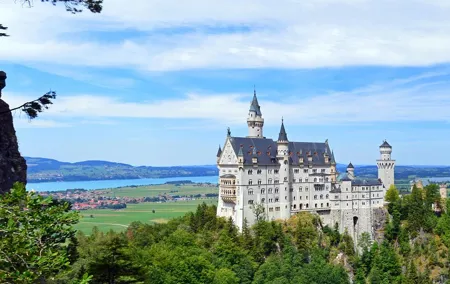 VIP Day Trip Neuschwanstein and Linderhof Castle from Munich