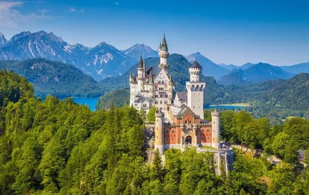 Neuschwanstein Castle, Ettal Abbey and Oberammergau Private Tour from Munich