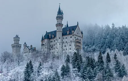 From Munich: Neuschwanstein Castle and Linderhof Private Tour