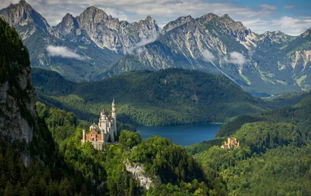 Neuschwanstein and Hohenschwangau plus Oberammergau Private Tour
