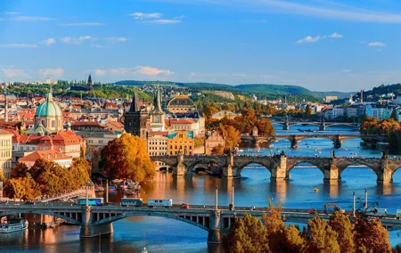 Private Car from Munich to Prague: Transfer with 2h Sightseeing