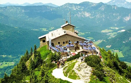 Munich to the Eagle's Nest & Salzburg private round trip