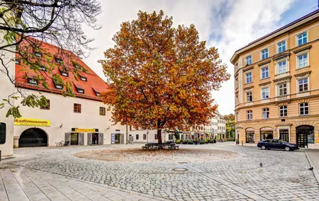Skip-the-line Jewish Museum & Jewish Quarter Guided Tour