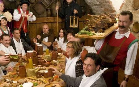 Knight's banquet with live music and supporting programme in Munich