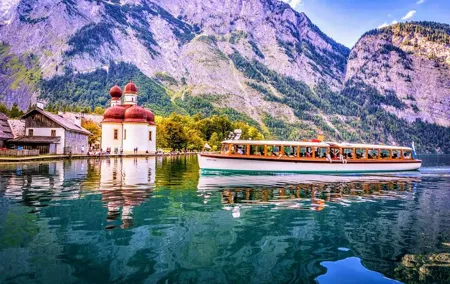 Eagle's Nest, Lake Königssee and 'Fuehrer Headquarters' Private Tour from Munich