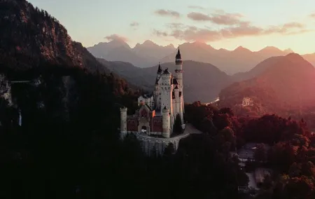 Private Tour to Royal Castle of Neuschwanstein and Hohenschwangau