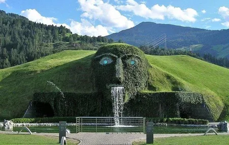 Innsbruck and Swarovski Crystal World Private Tour from Munich