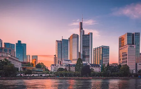 Private Transfer from Munich to Frankfurt with 4h of Sightseeing