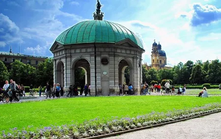 Private 2.5 hour city tour of Munich with driver/guide
