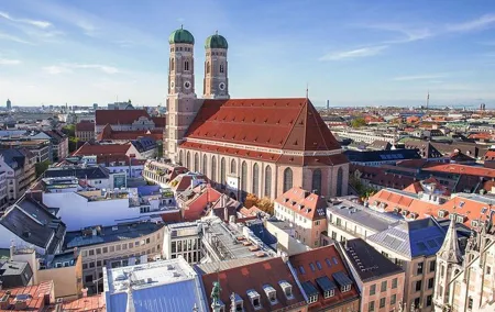 Private 4.5 hour city tour of Munich with driver/guide