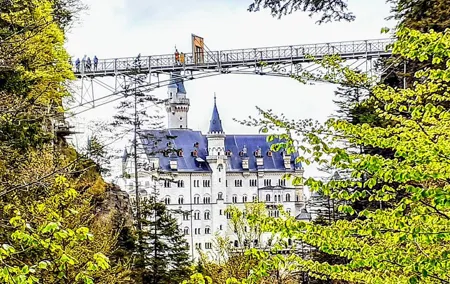 EXCLUSiVE NEUSCHWANSTEiN and XXL-Pedestrian SUSPENSiON BRiDGE Tour INCL. TiCKETS