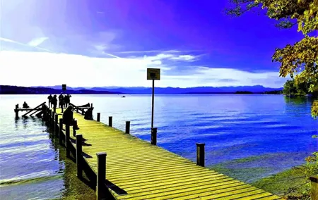 Comfort Mini-Van & Professional and FRiENDLY Guide: CUSTOMIZED 1-DAY TOUR from Munich