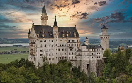 Neuschwanstein and More Full-Day-Tour Premium Cars