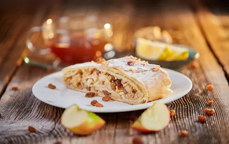 Traditional German Food and Munich Old Town Private Tour