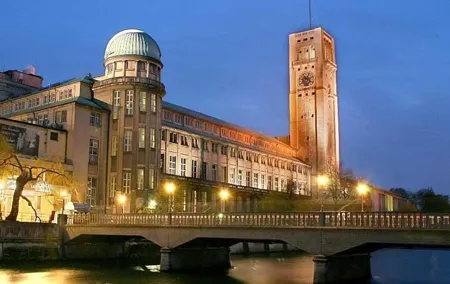 Munich by Yourself (4-8hs) with English Chauffeur by Luxury Car