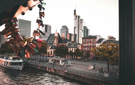 11 Hour Frankfurt Tour from Stuttgart and Free Photography