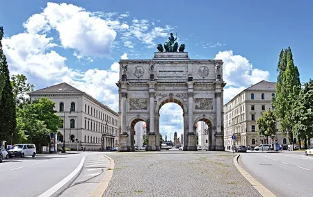 Private Transfer-River Cruise Dock Nuremberg to Munich: Port / Harbor transport
