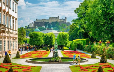 Private transfer: Nuremberg to Salzburg, 2h of Sightseeing stop