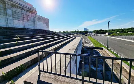 Digital scavenger hunt around the stone grandstand and the Zeppelin field in Nuremberg