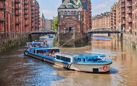 Hamburg: 2-hour harbor cruise