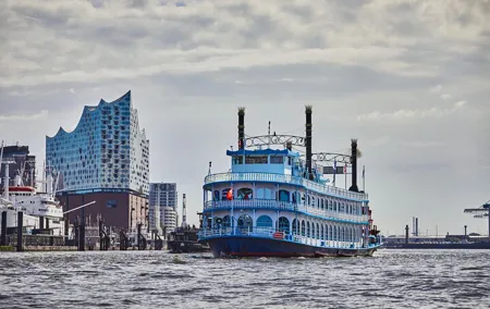 Hamburg: 1-hour harbor tour