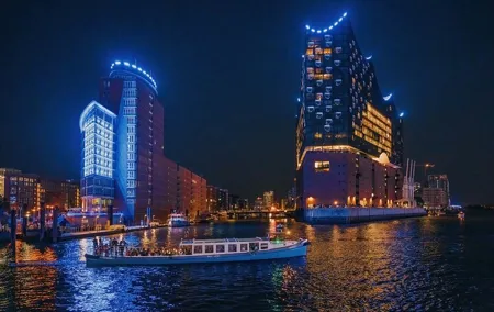 Great light trip 90 minutes in the port of Hamburg