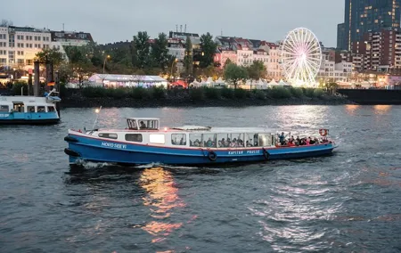 Large XXL harbor tour for 2 hours of experiencing the Elbe
