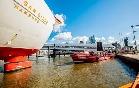 Hop-on hop-off on the water with the Maritime Circle Line in Hamburg