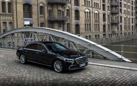 Private sightseeing tour with a Mercedes S-Class