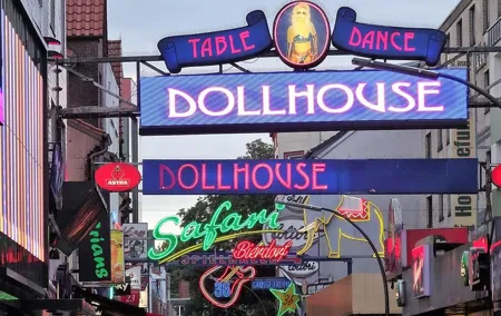 English guided Tour of the "Sinful Mile" Reeperbahn and Red Light District