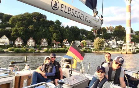 Authentic Sailingtrip "To the Gates of Hamburg" from Wedel