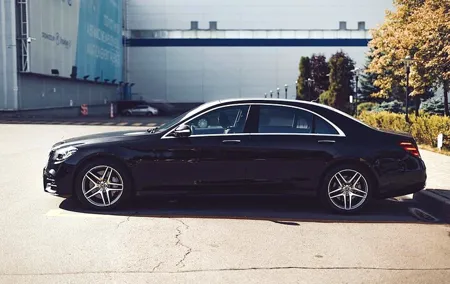 Airport Transfer: Hamburg to Hamburg Airport HAM by Business Car