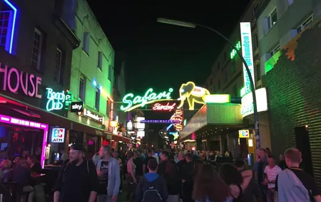 English Reeperbahn Tour - St. Pauli Nightwalk (min.2)