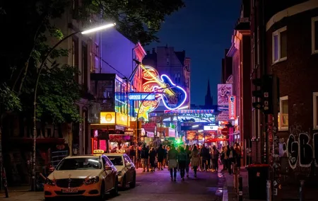 Hamburg St. Pauli (18+) Private Walking Tour with a Professional Guide