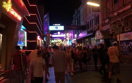 Hamburg: Red- & Bluelight - Private guided Reeperbahn Tour