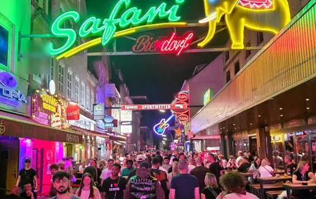 Reeperbahn Tour and Dinner Voucher St. Pauli for Connoisseurs