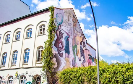 Discover the LGBT side of St.Georg with a Local