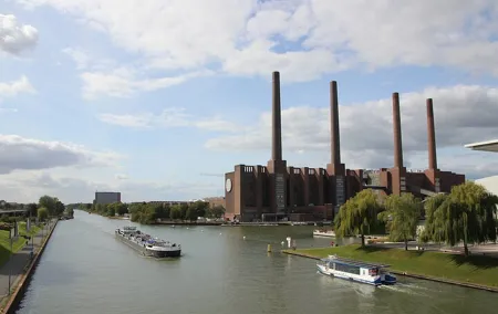 Private Transfer From Hamburg to Wolfsburg With a 2 Hour Stop
