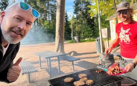Explore happiest Helsinki: Bike/Ebike: BBQ, Sauna, Forest, &Parks