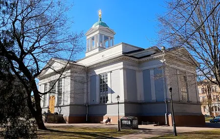 A Private Walking Tour Through Helsinki