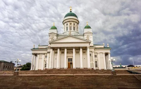 Love on the Streets of Helsinki - Romantic Walking Tour