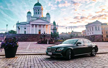 Private Transfer Helsinki-St. Petersburg by Mercedes V or E-class