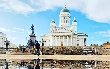 Explore Helsinki in Portuguese with a PRIVATE guide