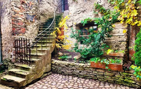 Tales of Tallinn 4 Hour Sightseeing Tour