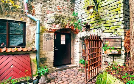 Tales of Old Tallinn 2-hour Walking Tour