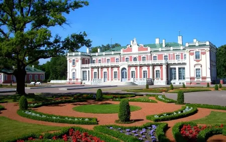Join-in Shore Excursion: Tallinn Old Town with Kadriorg and Pirita