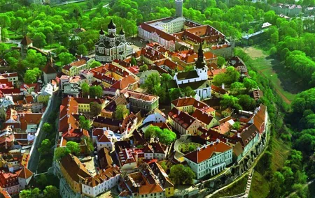 Tallinn Shore Excursion: Tallinn Sightseeing Tour by Coach and Foot