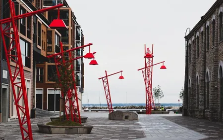Tallinn city game: city contrasts beyond the medieval walls